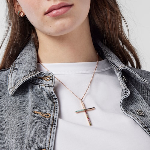 Colgante cruz con baño de oro rosa 18 kt sobre plata y gemas Straight