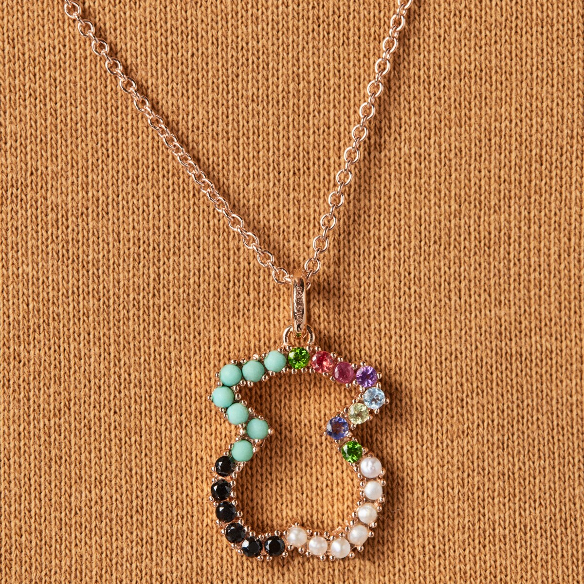 Colgante oso con baño de oro rosa 18 kt sobre plata y gemas Straight