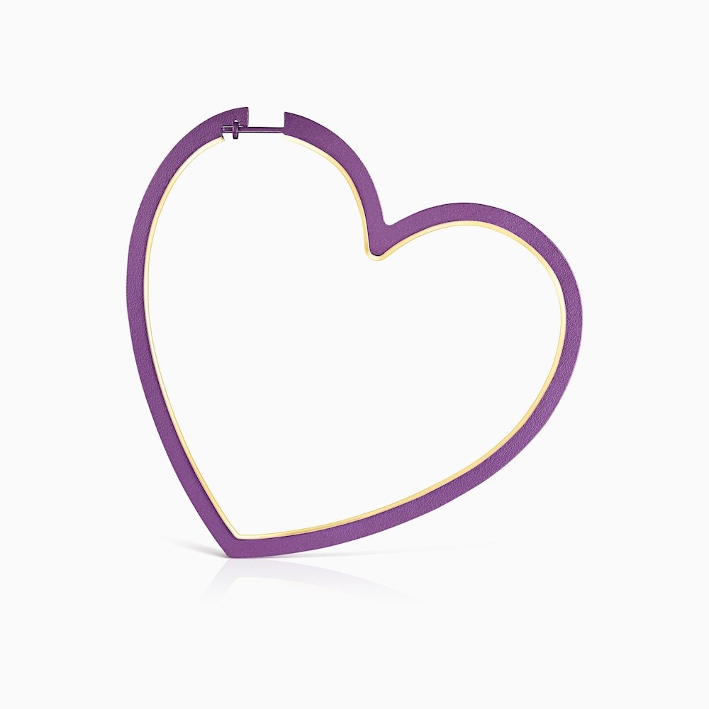 Pendiente suelto coraz&oacute;n con ba&ntilde;o de oro 18 kt sobre plata y titanio Silueta