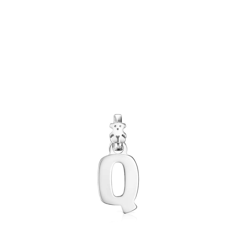 Alphabet letter Q pendant in silver