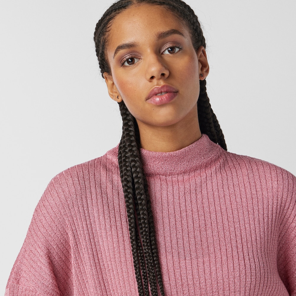 Aretes Motif cruz con ba&ntilde;o de oro rosa 18 kt sobre plata con Espinelas