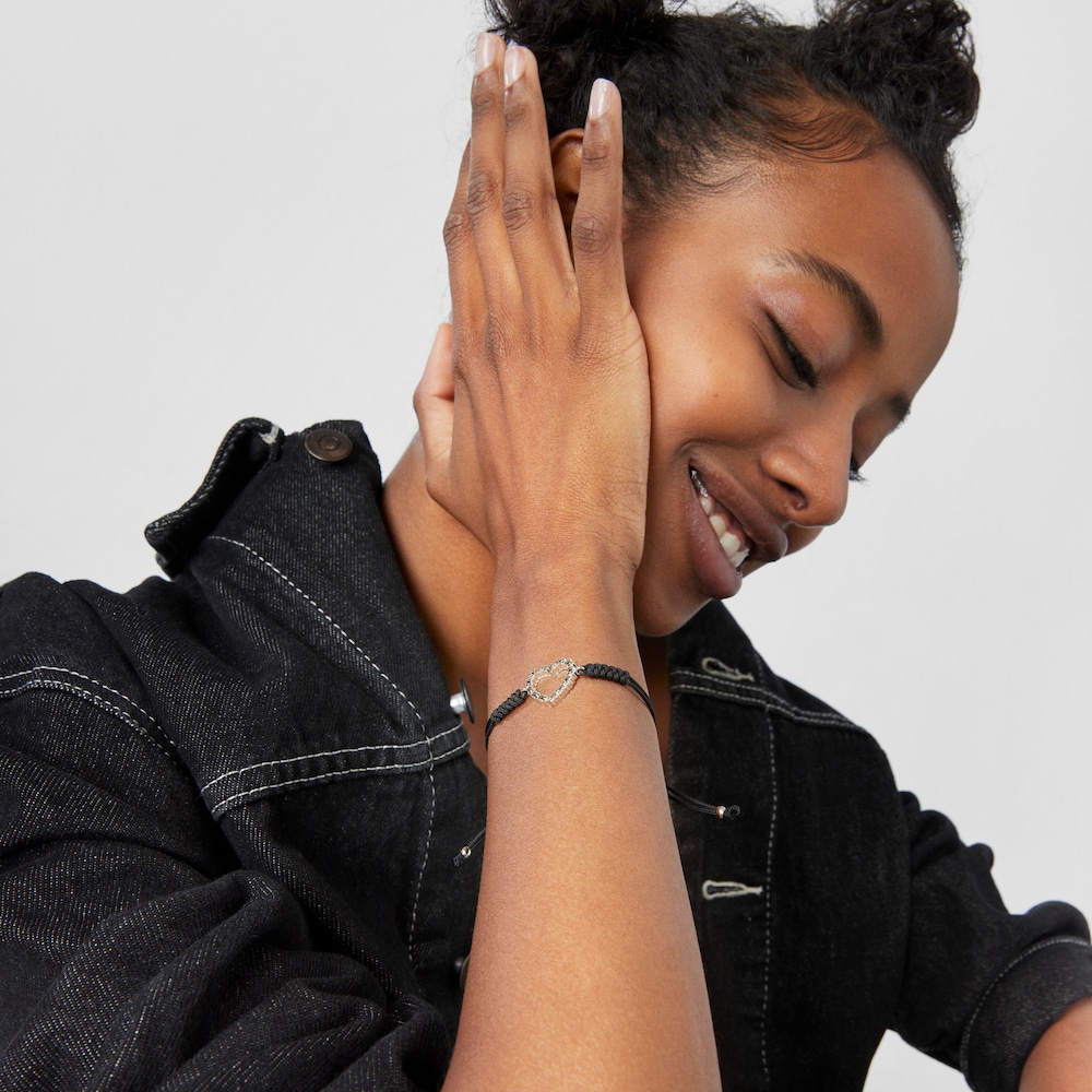 Pulsera coraz&oacute;n de plata y cord&oacute;n negro San Valent&iacute;n