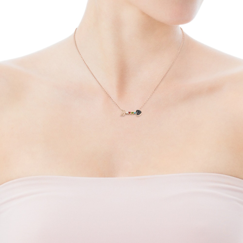 Collar San Valent&iacute;n flecha con ba&ntilde;o de oro rosa 18 kt sobre plata y gemas