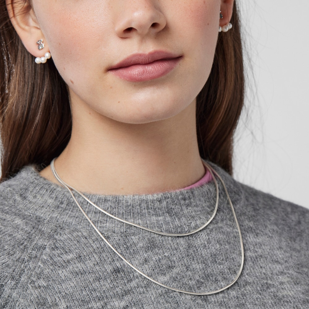 Short Nocturne Silver Earrings with Pearls