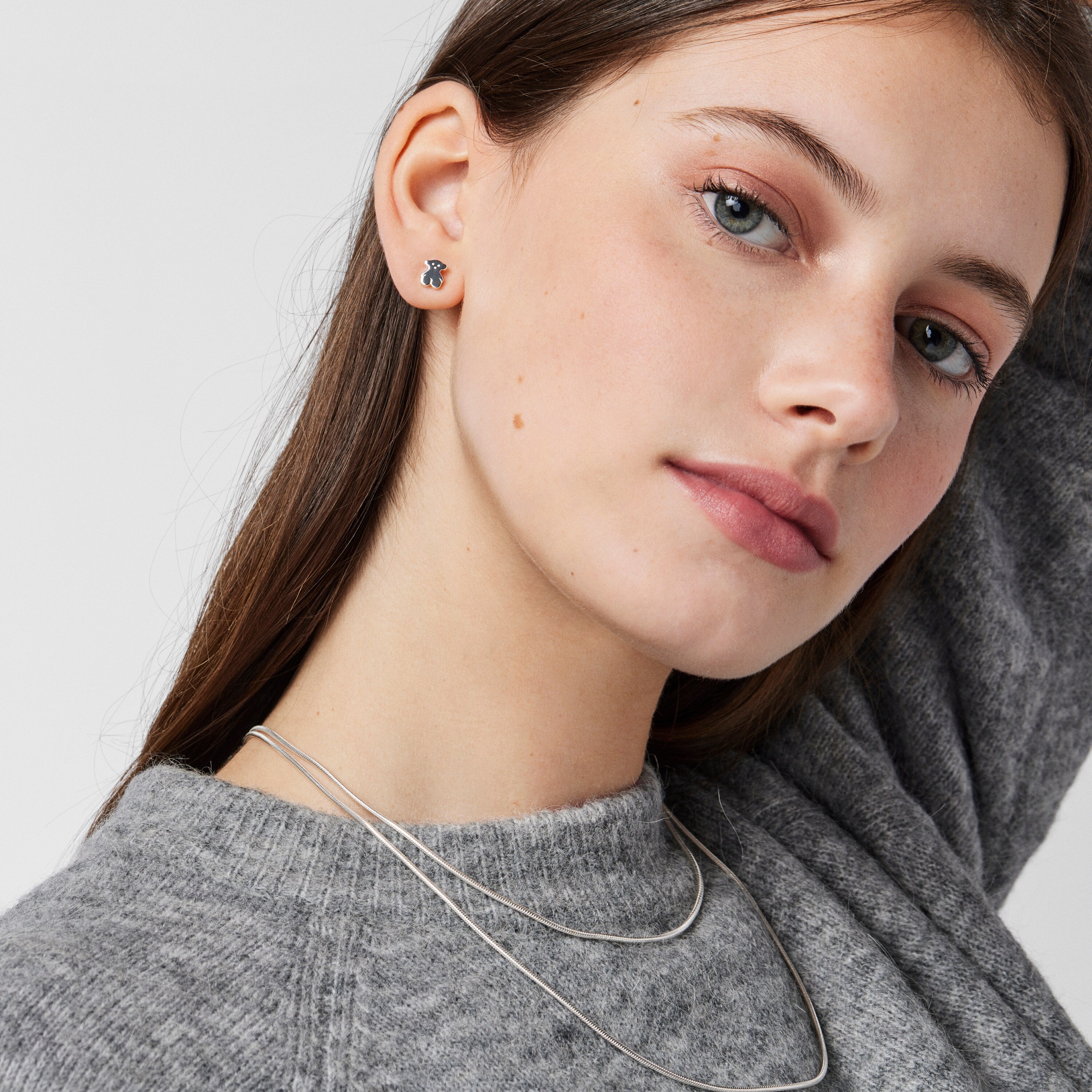 Short Nocturne Silver Earrings with Pearls