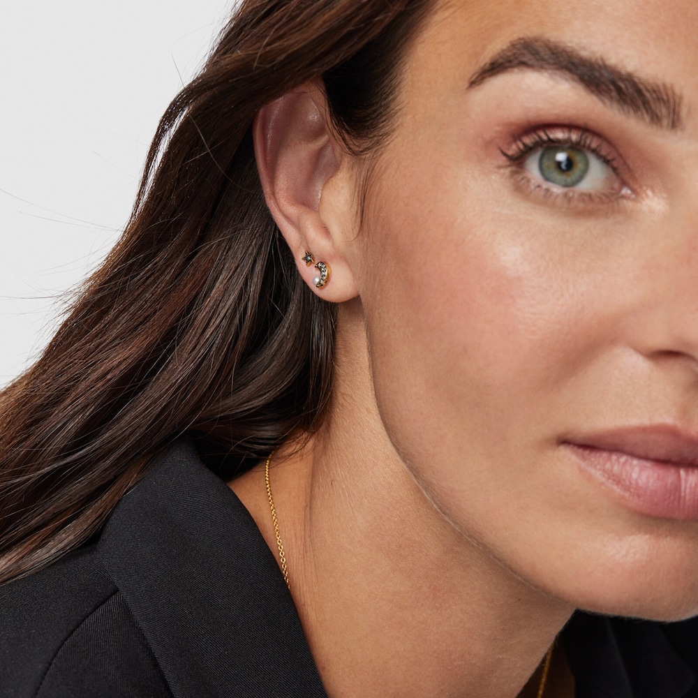 Pendientes luna con ba&ntilde;o de oro 18 kt sobre plata, diamantes y perla Nocturne