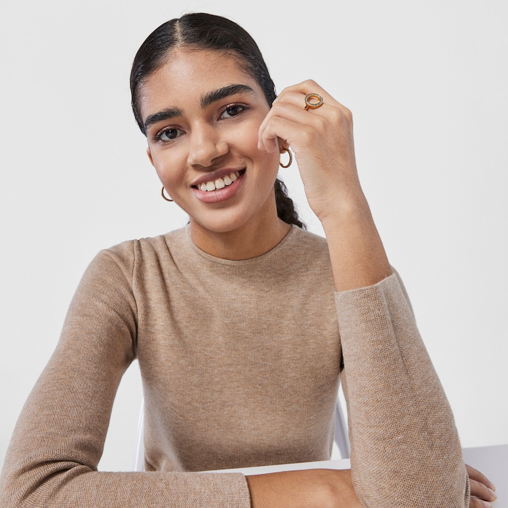 Kruhov&yacute; prsteň z kolekcie Nocturne z pozl&aacute;ten&eacute;ho striebra s diamantmi