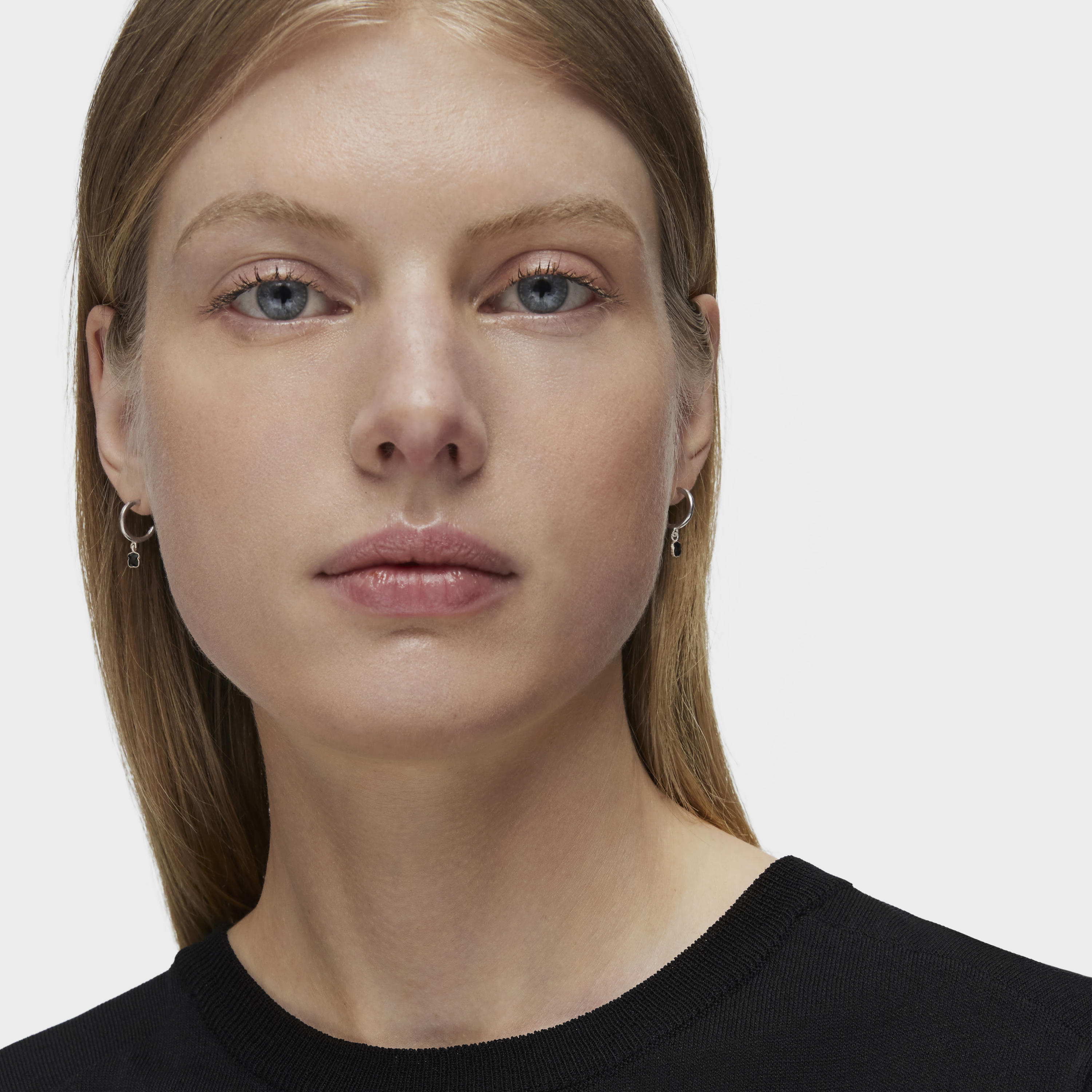 TOUS Mini Onix Earrings in Silver with Onyx 1,3cm.