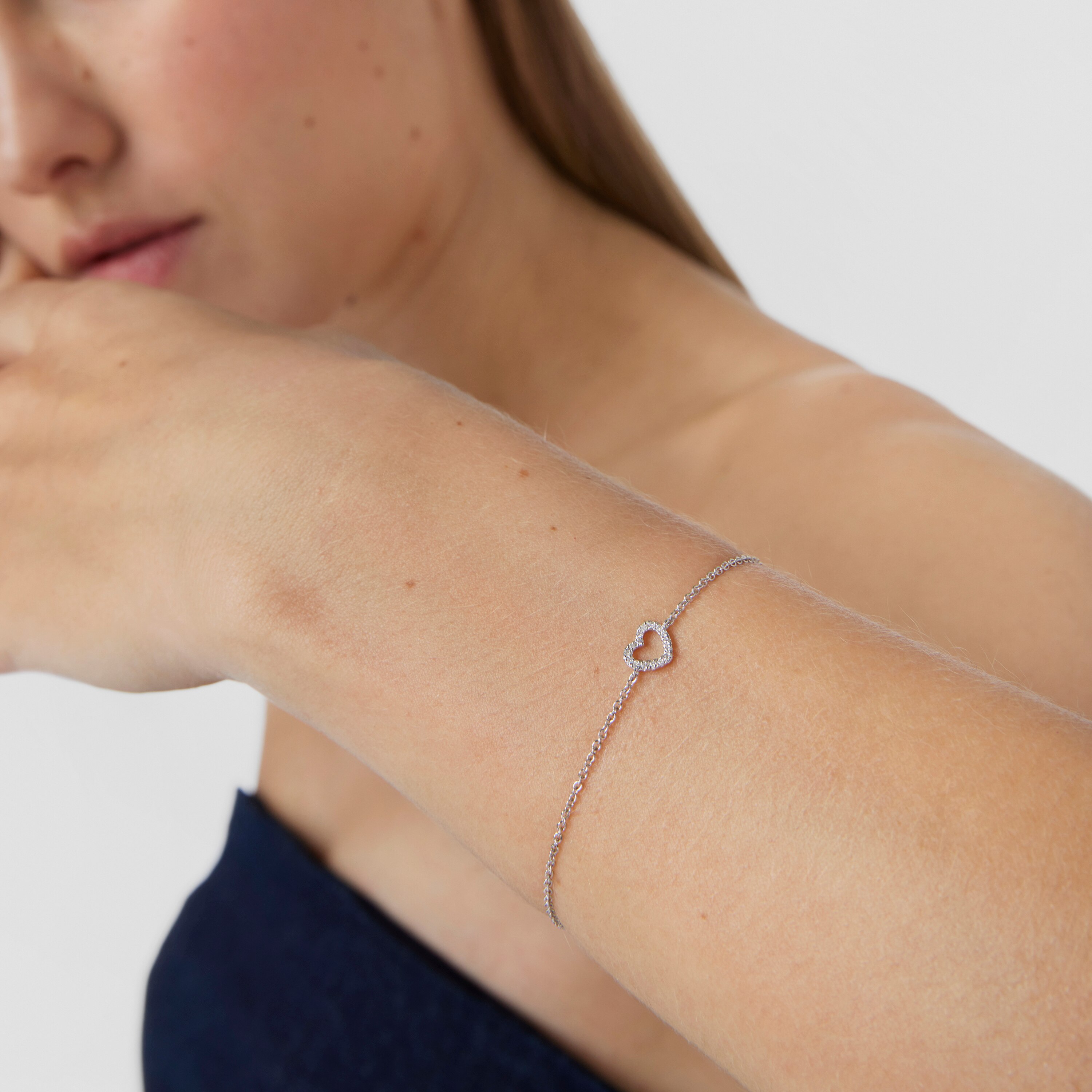 18K white gold Les Classiques heart Bracelet with Diamonds
