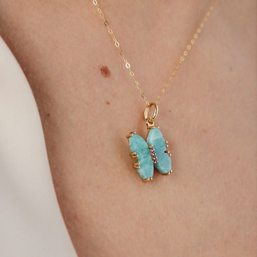 Dije Vita mariposa de Oro con Amazonita y Rubí