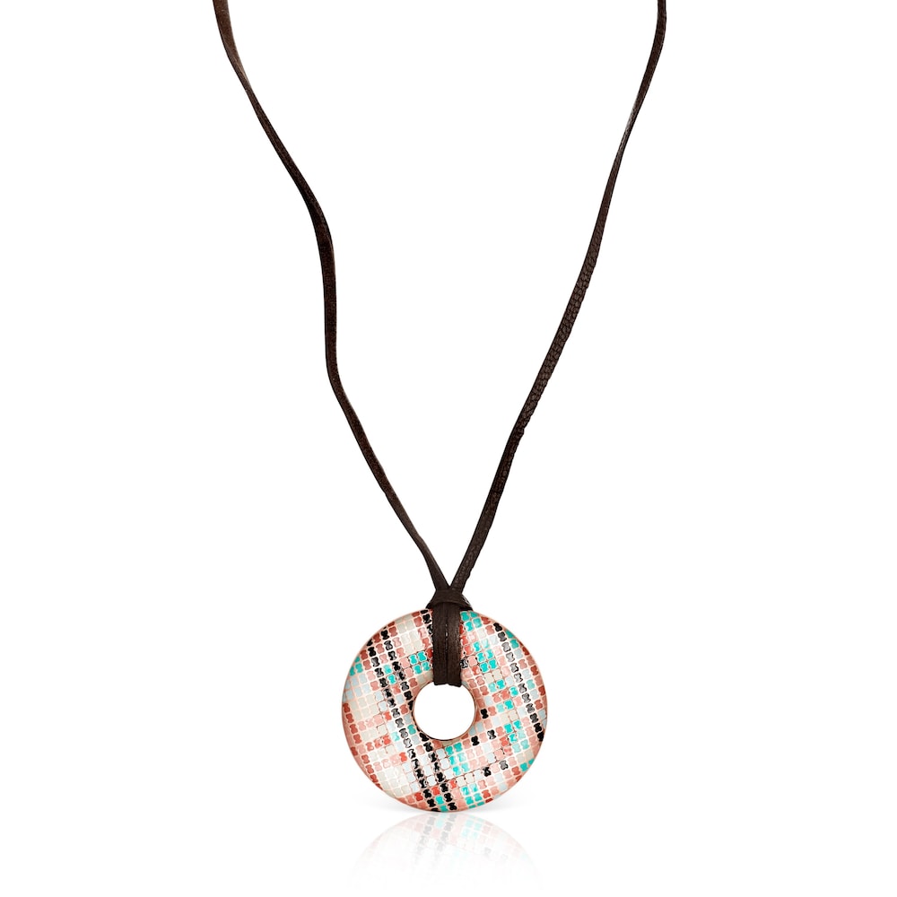Collar disco con ba&ntilde;o de oro rosa 18 kt sobre plata y esmalte y cuero marr&oacute;n Tartan