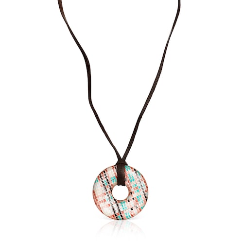 Collar disco con ba&ntilde;o de oro rosa 18 kt sobre plata y esmalte y cuero marr&oacute;n Tartan