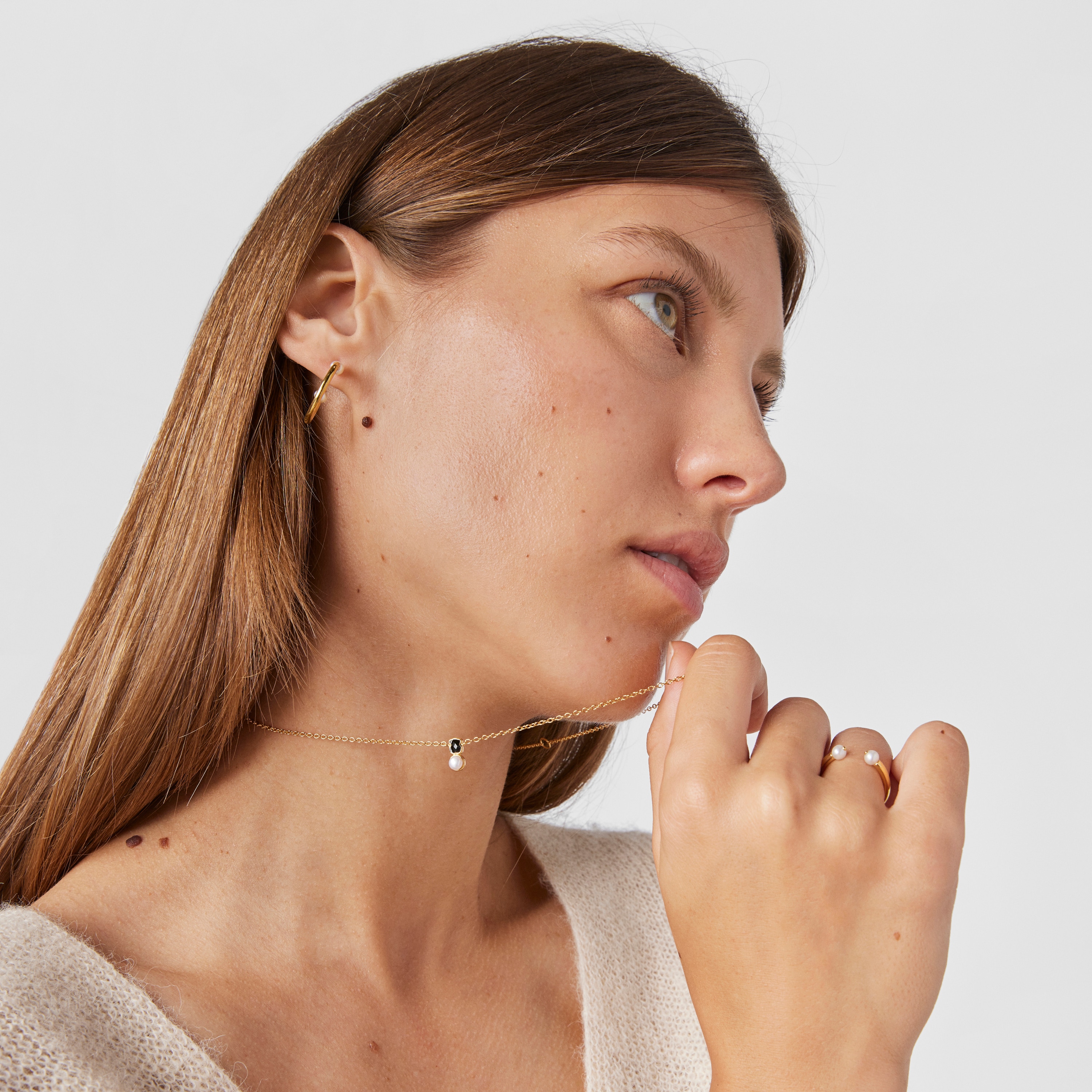 Glory Necklace in 18K gold vermeil with Onyx and Pearl